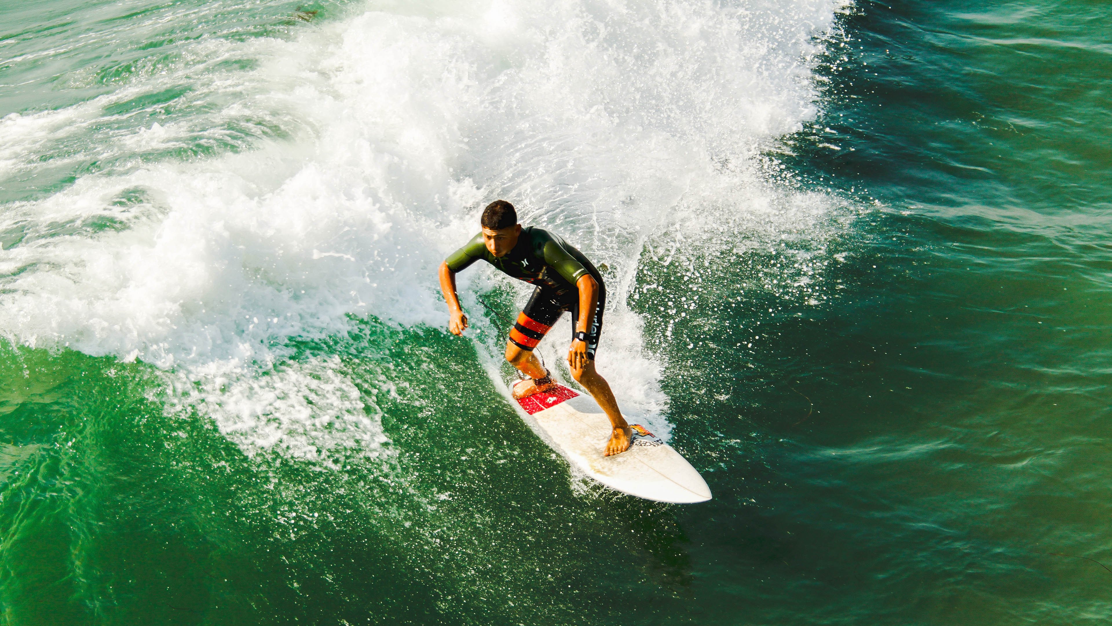 F1街道赛焦点战，喀麦隆车队全面压制马赛，新兴力量引爆赛车界革命